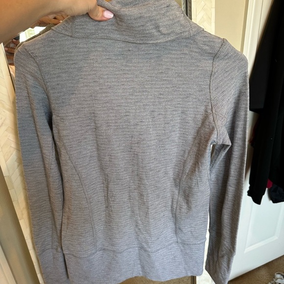 Lululemon Stride Gray and White Zip-Up Jacket - Picture 3 of 5